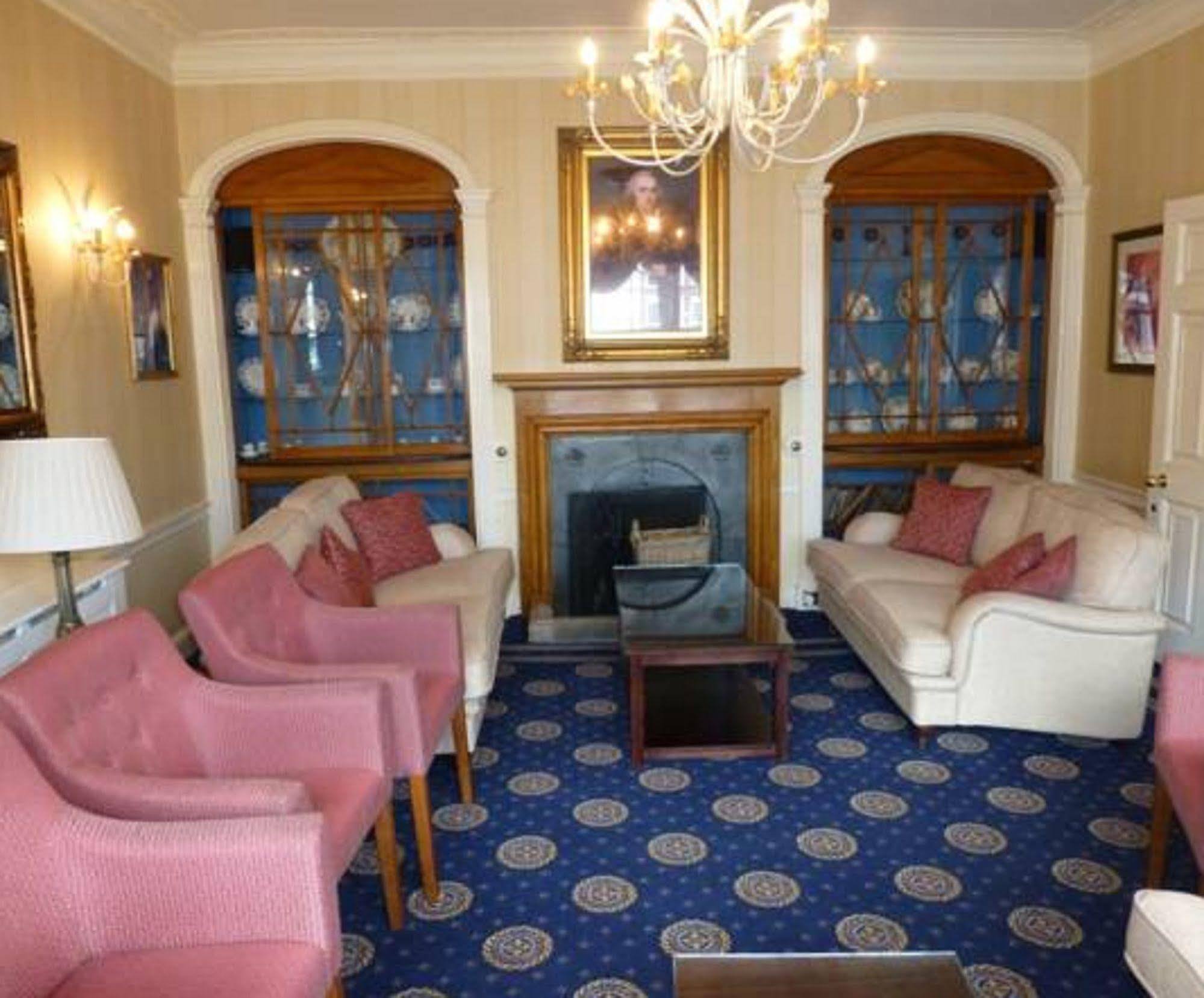 The Bear Hotel Devizes Exteriör bild