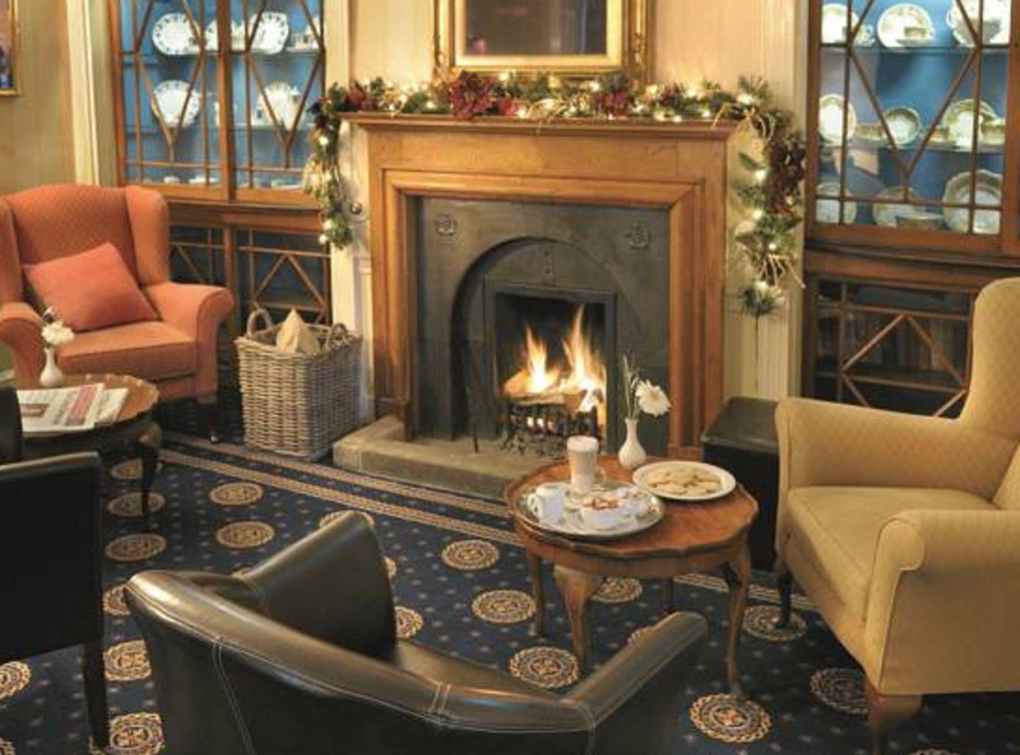The Bear Hotel Devizes Exteriör bild