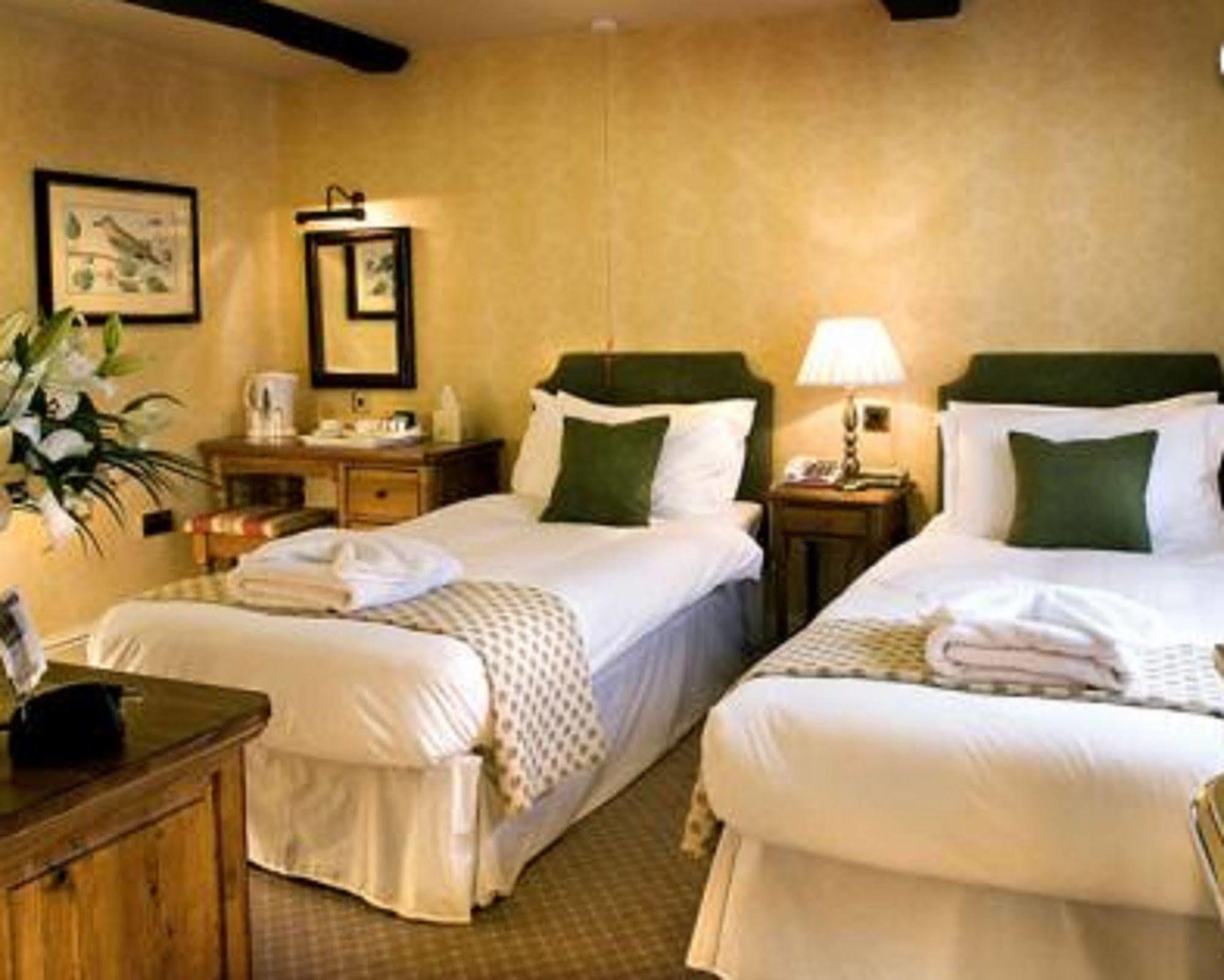 The Bear Hotel Devizes Exteriör bild