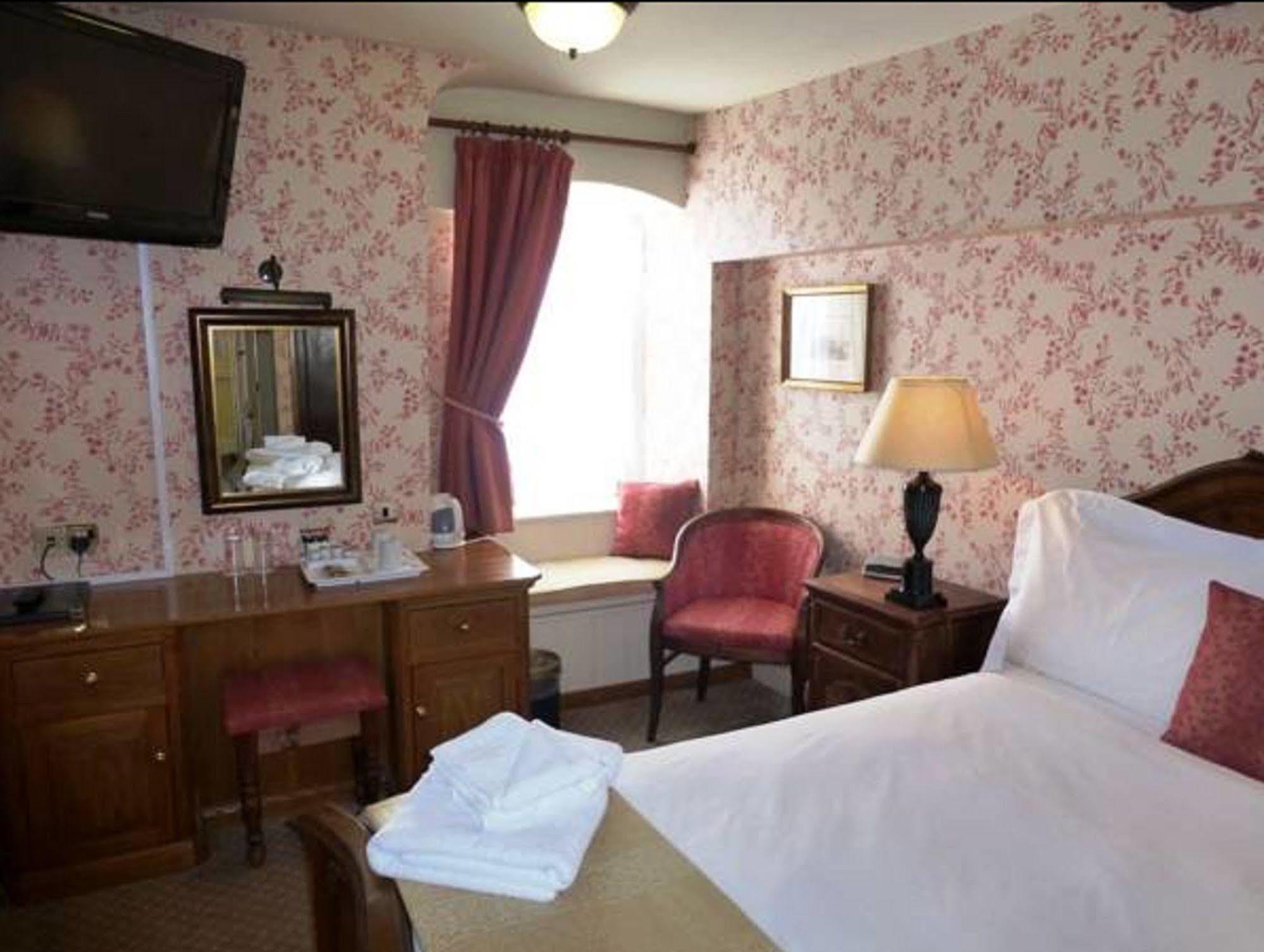 The Bear Hotel Devizes Exteriör bild