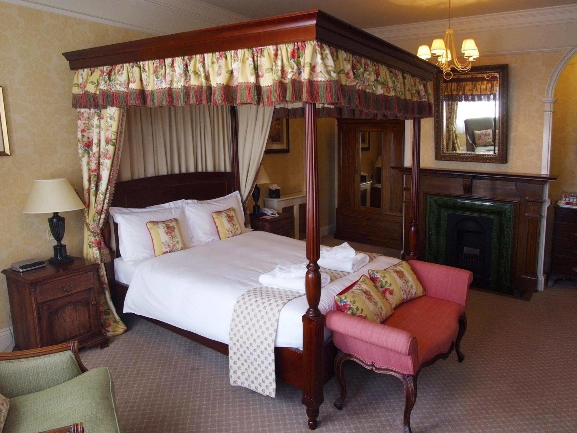 The Bear Hotel Devizes Exteriör bild