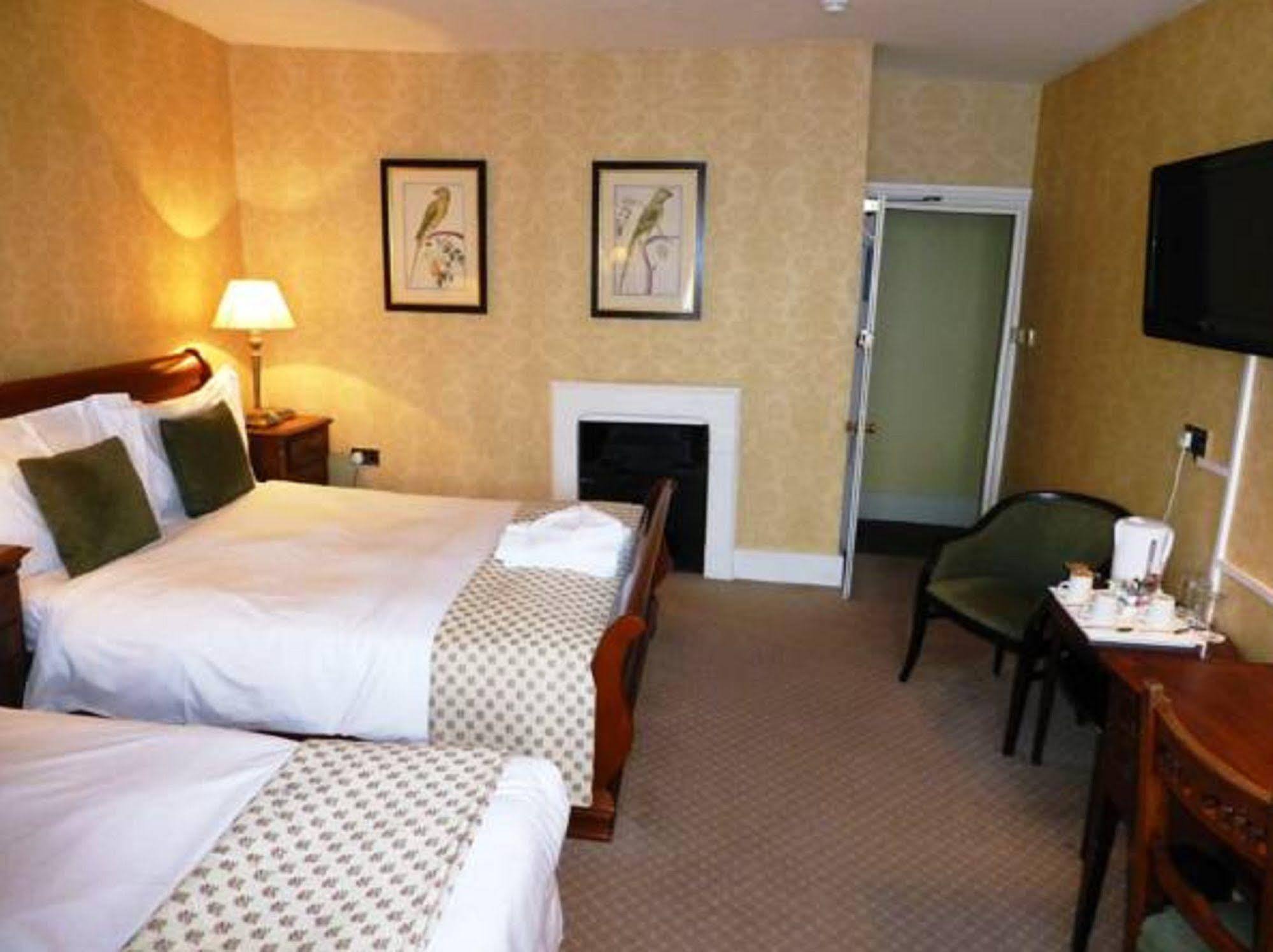 The Bear Hotel Devizes Exteriör bild