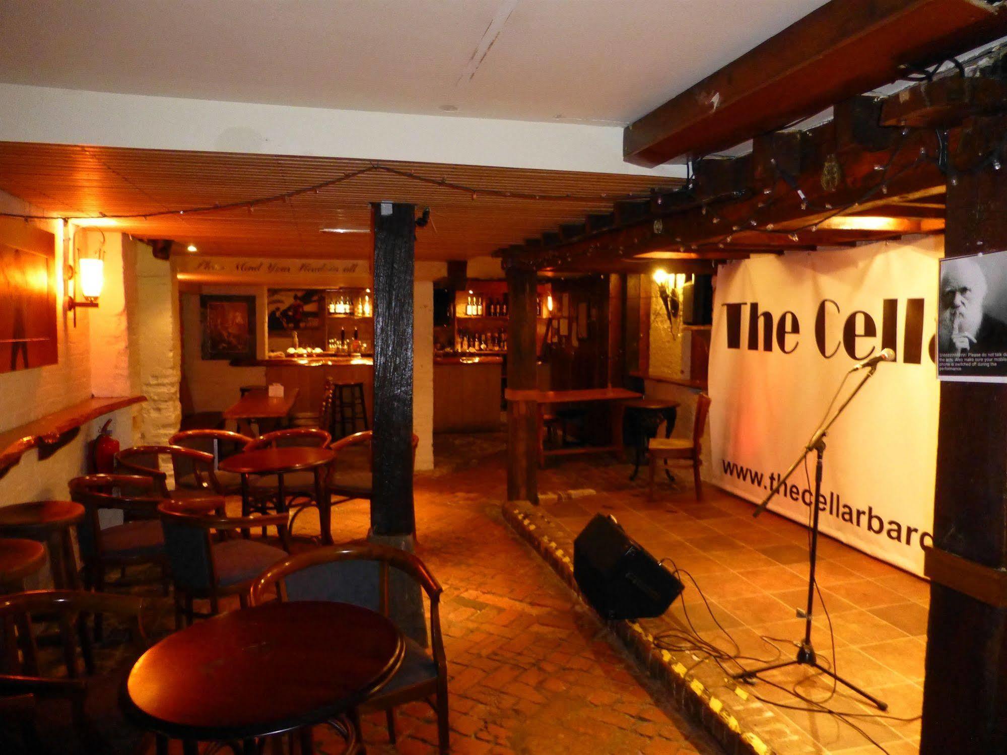 The Bear Hotel Devizes Exteriör bild