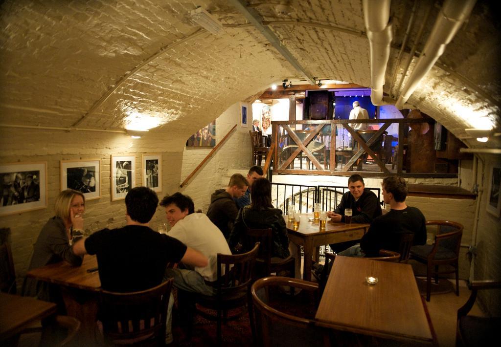The Bear Hotel Devizes Exteriör bild