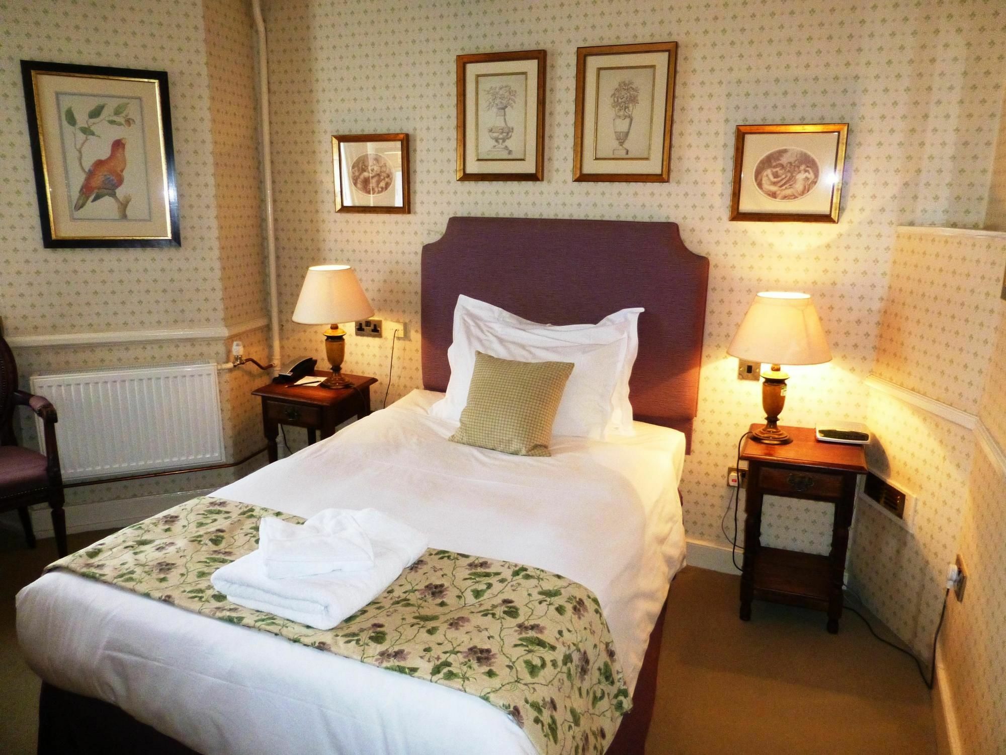 The Bear Hotel Devizes Exteriör bild