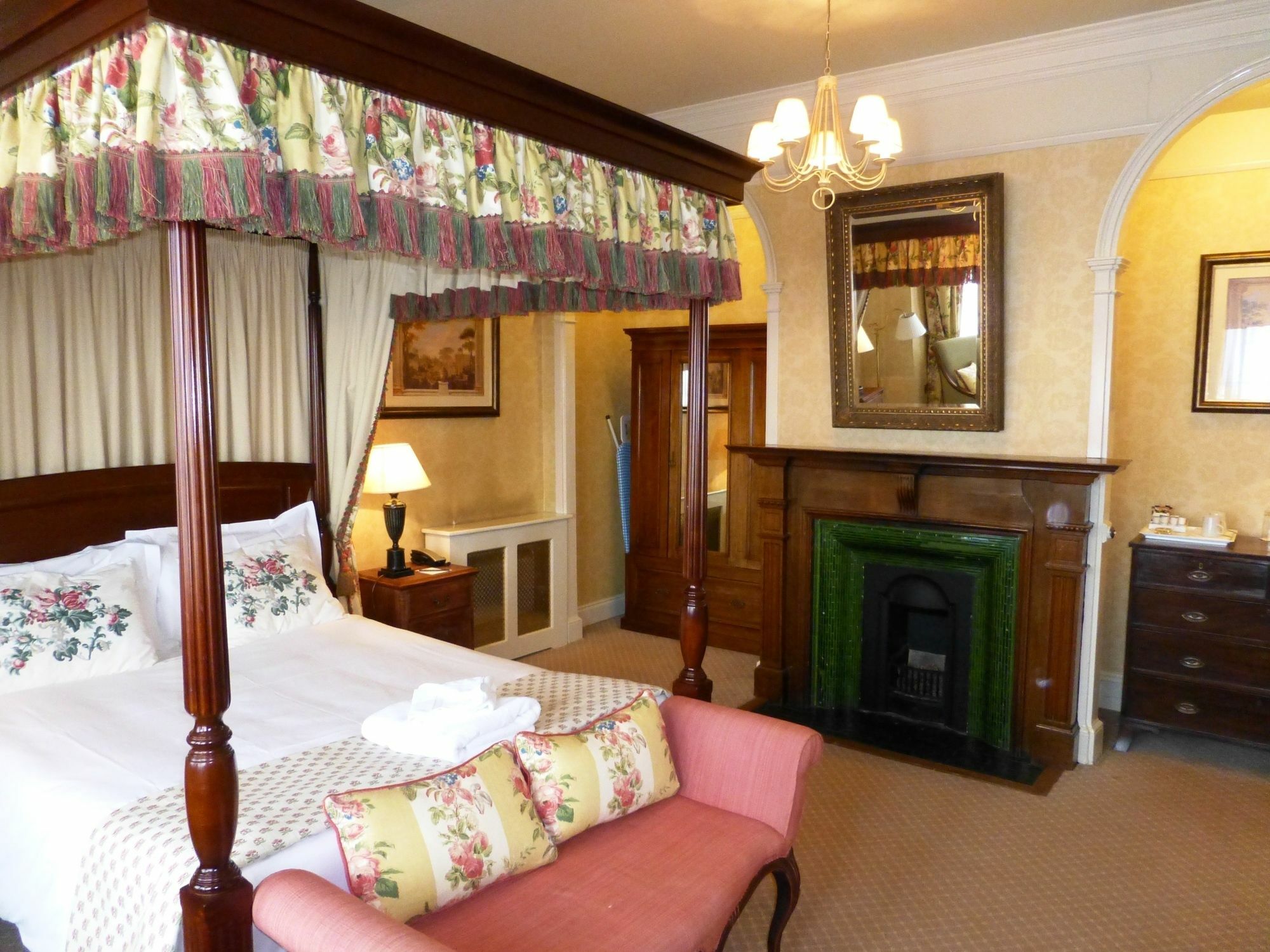 The Bear Hotel Devizes Exteriör bild